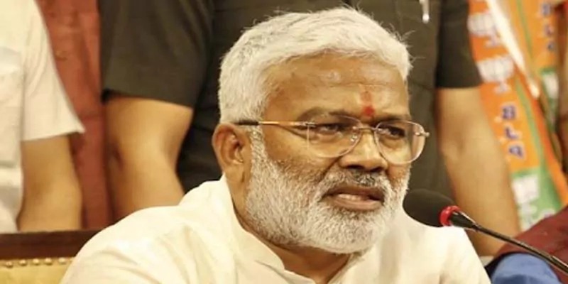 स्वतंत्र देव सिंह का अखिलेश पर तंज अब एसी रथ लेकर निकले हैं अपनी खत्म हो चुकी सियासत को बचाने के लिए