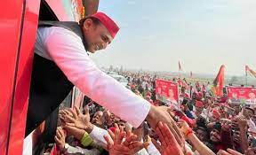अखिलेश ग़ाज़ीपुर में गरजे, चिलमजीवी बताया योगी सरकार को !