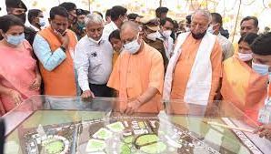 सीएम योगी इटावा में बोले - परियोजनाओं का शिलान्यास भी और उद्घाटन भी करती है वर्तमान सरकार