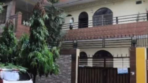 यूपी में दान देकर टैक्स बचाने का खेल जारी; पार्टी जैसी पार्टी नहीं और लुटा दिए 125 कार्यकर्ताओं पर 11 करोड़!