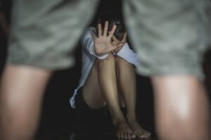 Rape :बुजुर्ग ने 9 साल की बच्ची को बंधक बनाकर दो दिन तक बलात्कार किया; उत्तर प्रदेश के मंत्री ने ‘कठोर कार्रवाई’ की मांग की।