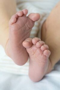मजबूरी और सामाजिक डर ने मां को उठाने पर मजबूर किया दर्दनाक कदम, नवजात जुड़वां बच्चों को बेचने का मामला आया सामने